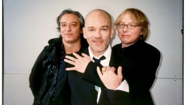 R.E.M. ze starym perkusistą