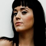 Katy Perry za Russellem Brandem nawet do Tajlandii