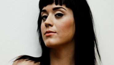 Katy Perry za Russellem Brandem nawet do Tajlandii