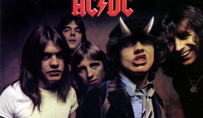 AC/DC dalej odwołuje