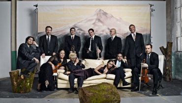 Nadchodzi Pink Martini