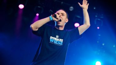 Łona: „Wyślij sobie pocztówkę” nie zapowiada albumu