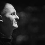 „Każdy koncert jest dla mnie sesją terapeutyczną” – Eldo o zespole Aspergera