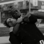 Run the Jewels pokazali czterominutową walkę czarnoskórego obywatela z białym policjantem (wideo)