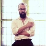 Peter J. Birch rusza w trasę… po polskich mieszkaniach