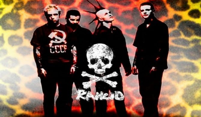 W klipie Rancid wziął udział Tony Hawk