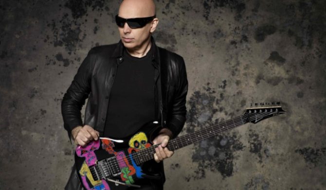 Joe Satriani prosi o pomoc fanów