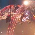 Chwile grozy na pożegnalnym koncercie Mötley Crüe. Tommy Lee utknął na rollercoasterze grając na perkusji