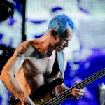 Flea uczcił Davida Bowiego nowym tatuażem