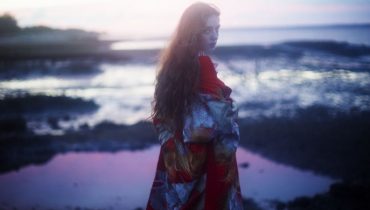 Birdy z klipem do „Keeping Your Head Up”