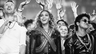 Coldplay, Beyonce, Mark Ronson i Bruno Mars na scenie w przerwie Super Bowl (wideo)
