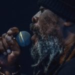 „Muzyka jest moim pojazdem, miejscem, gdzie upuszczam swoją energię” – rozmowa z Ghetto Priestem