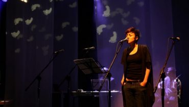 Natalia Przybysz śpiewa z Wielkim Chórem Młodej Chorei