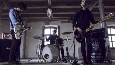 Heroes Get Remembered prezentują „Mother of Men”