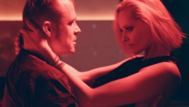 Piotr Rogucki i Karolina Kominek w klipie do piosenki „Całuj się”