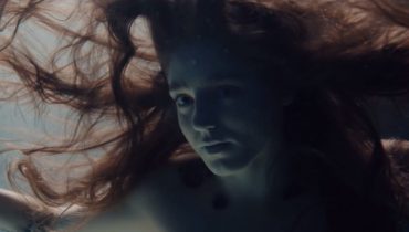Birdy w klipie do „Wild Horses”