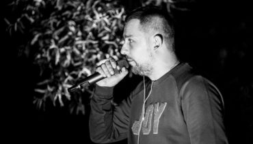 „Nie słyszę nic” – Sokół w nowym kawałku Popka