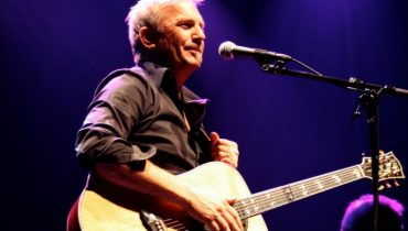 Kevin Costner and Modern West w Polsce
