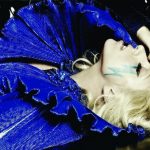 Lady GaGa dostała z kwiatów [video]