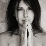 Singiel Lou Rhodes do posłuchania