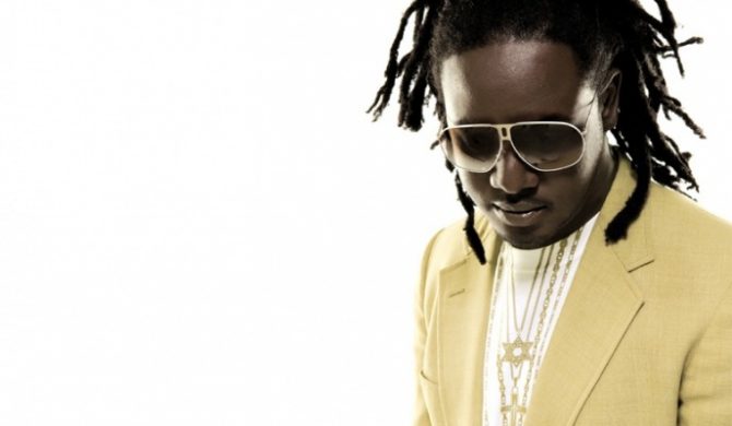 Teledysk: T-Pain – „Freanik Is Back / Save You”